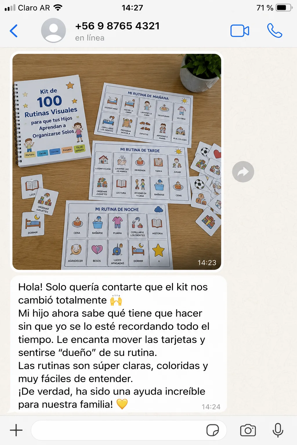 Captura de una mamá mostrando el kit completo de rutinas visuales impreso